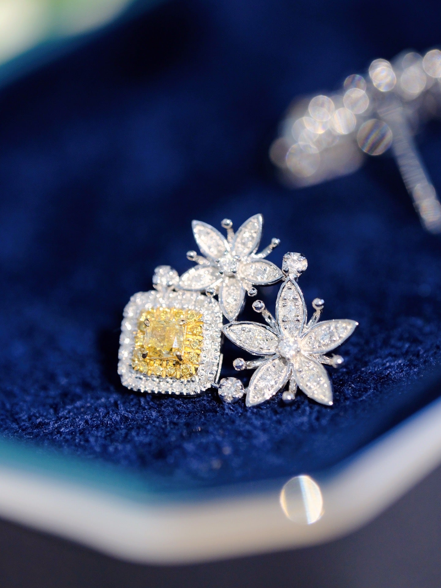 Vintage 18K Solid Gold Yellow Diamond Earrings, Flower Earrings, Wedding Earrings, Gift for her