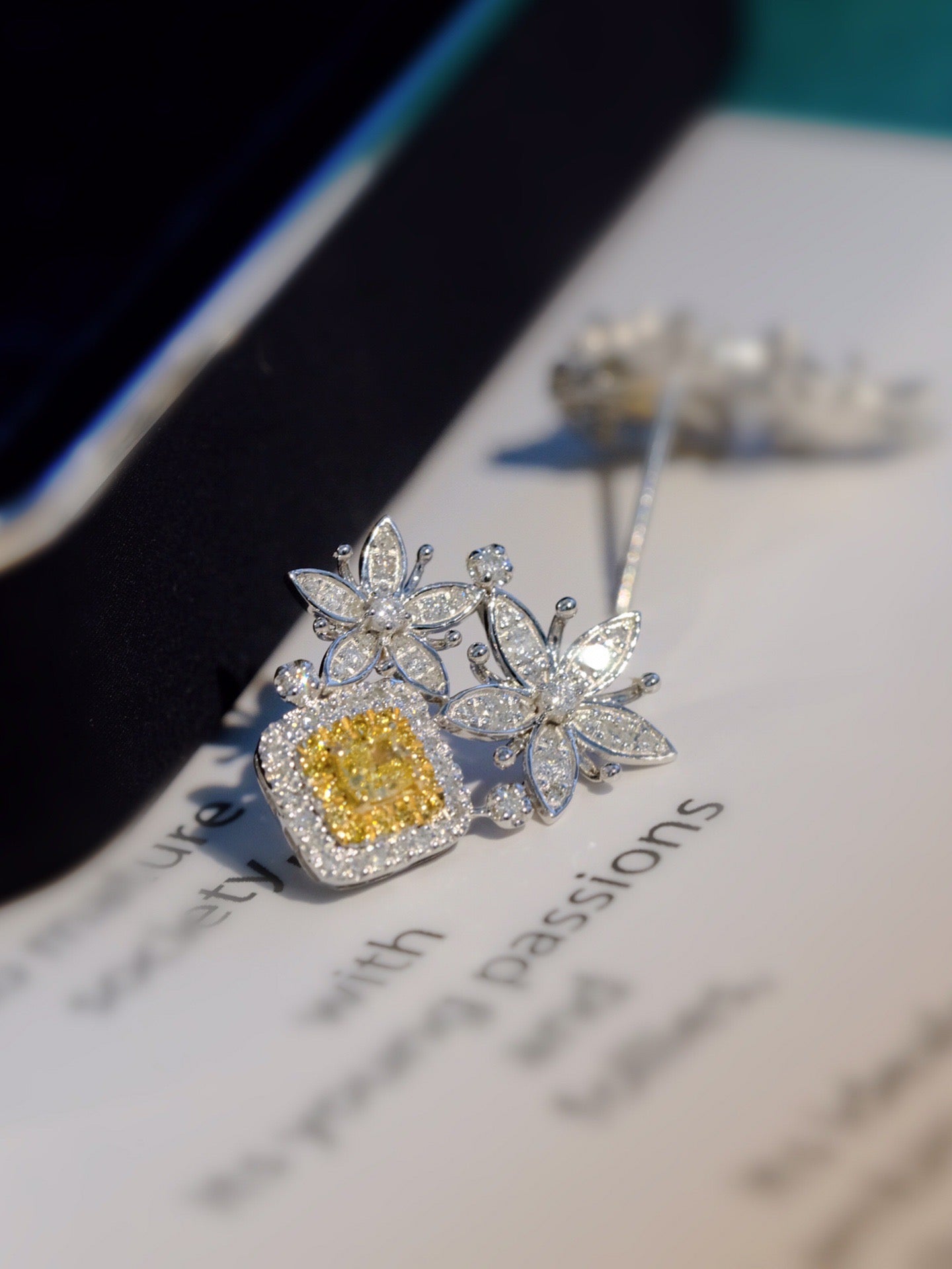 Vintage 18K Solid Gold Yellow Diamond Earrings, Flower Earrings, Wedding Earrings, Gift for her