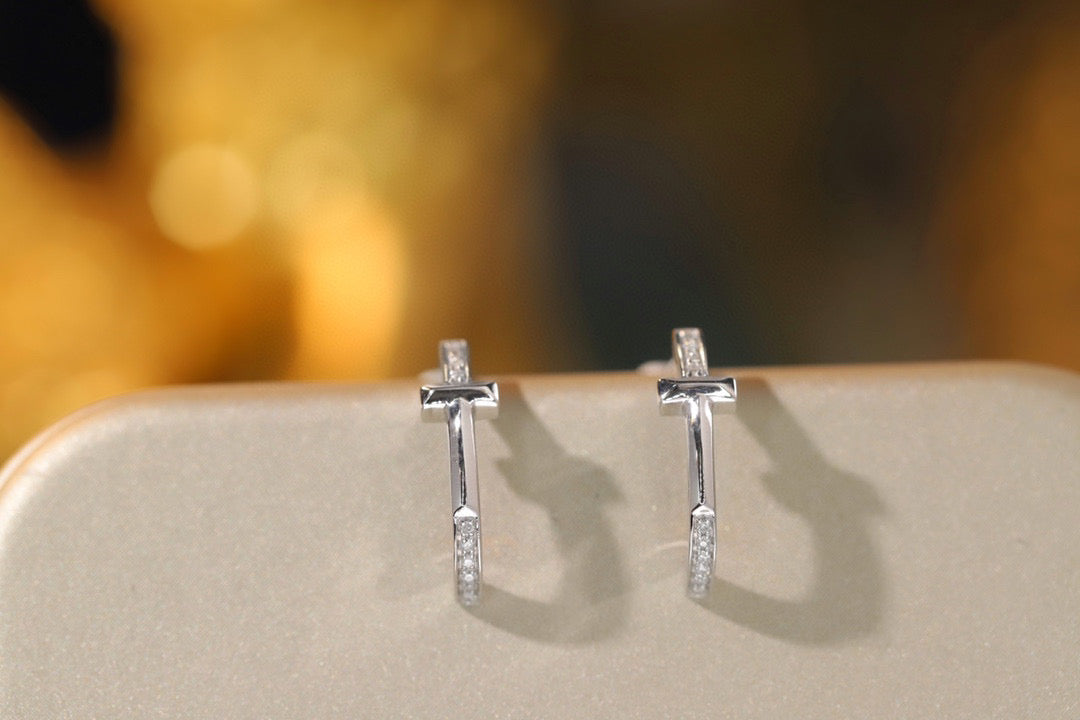 Minimalist Diamond Stud Earrings/Real Gold Diamond T Earrings/18K Solid Gold Diamond T Stud earrings/Statement earrings/gift for her