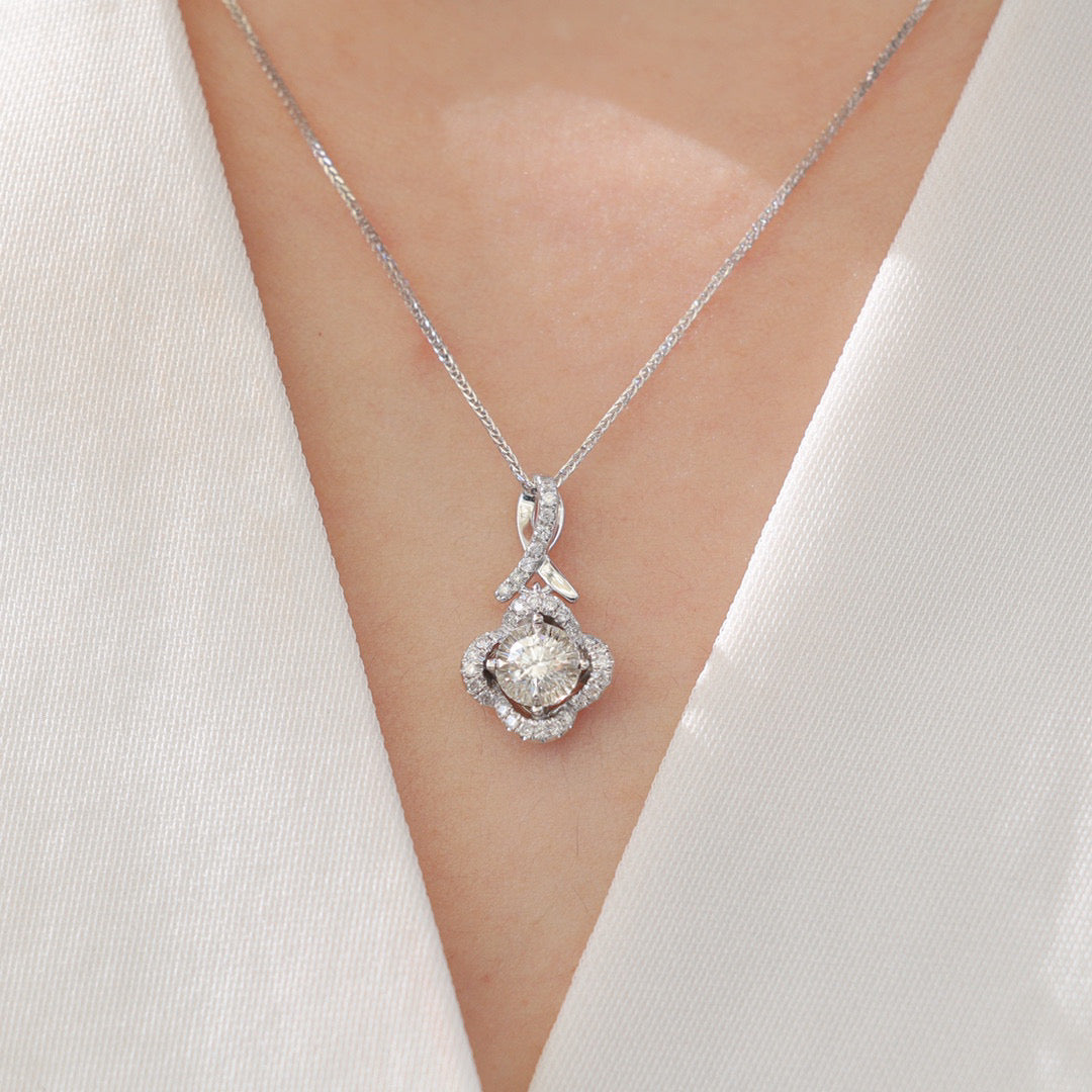 Lucky Four leaf Clover Diamond Pendant necklace, 18K Solid Gold Diamond Pendant Necklace