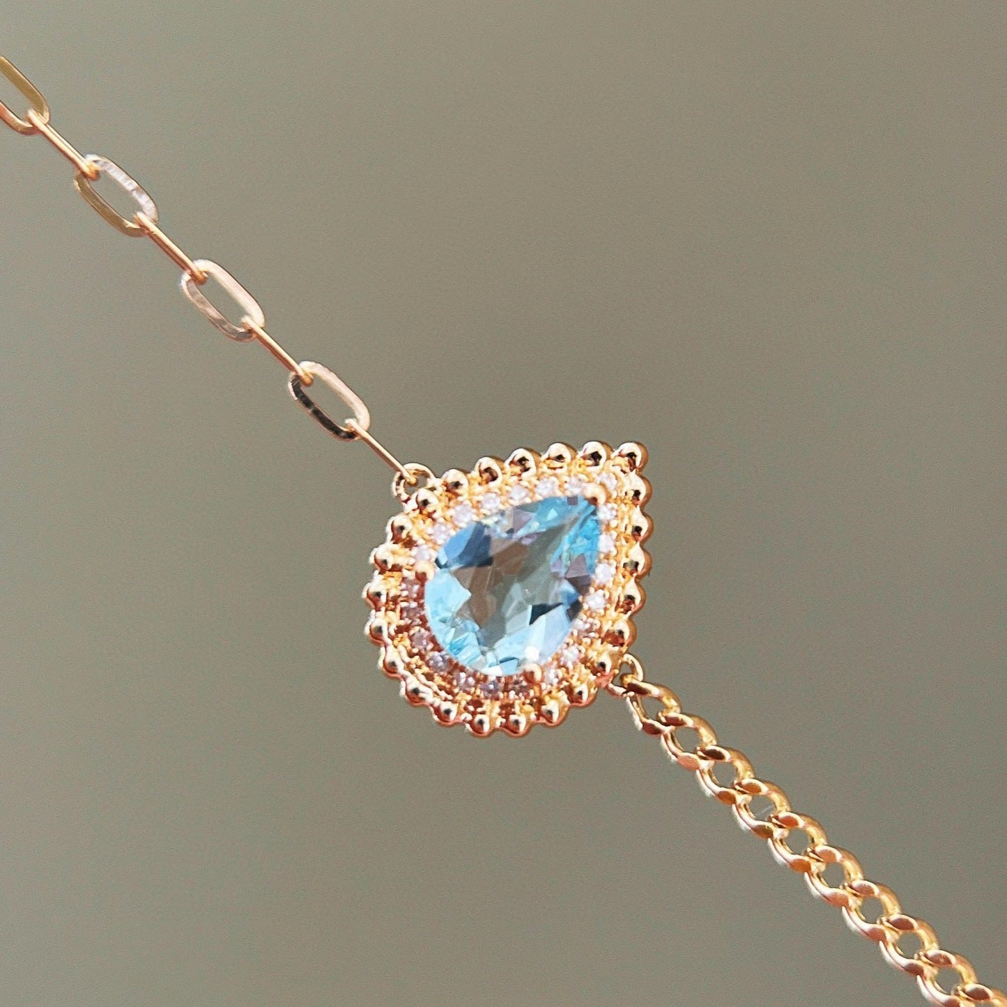 Vintage 18K Solid Gold Natural Aquamarine Diamond Bracelet
