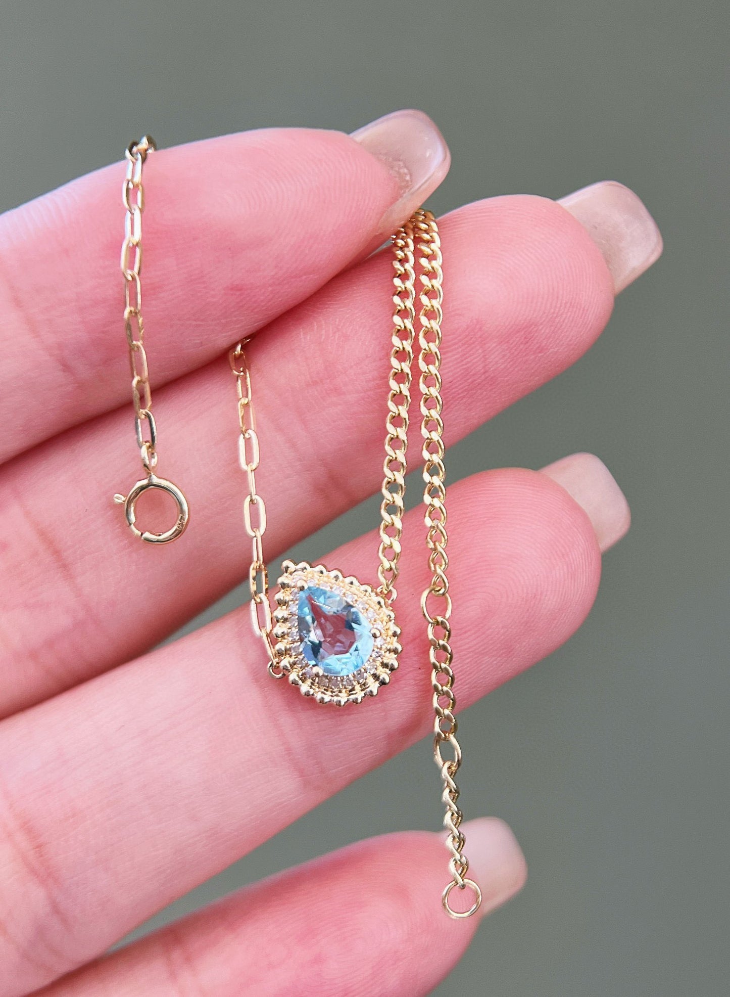 Vintage 18K Solid Gold Natural Aquamarine Diamond Bracelet