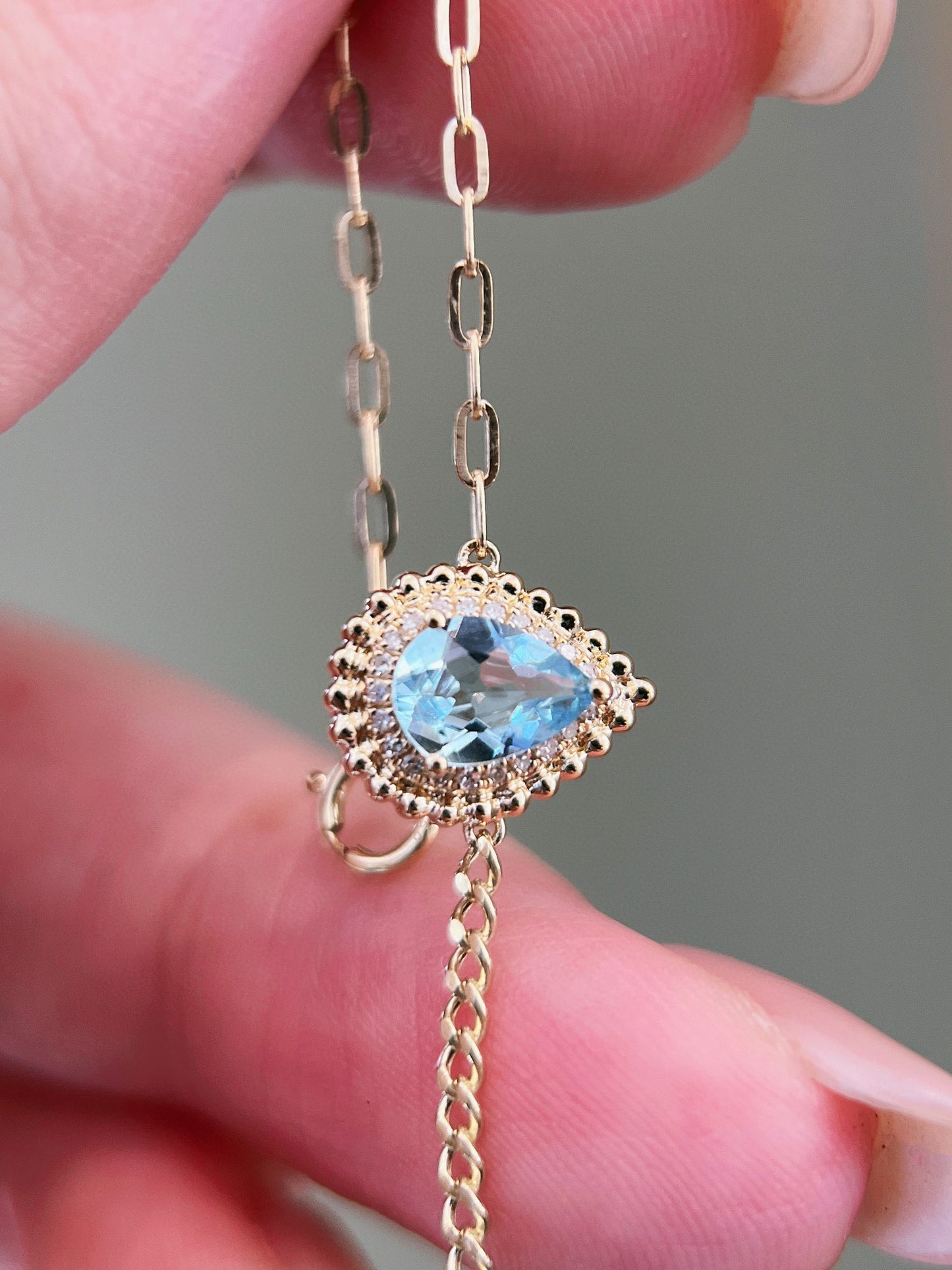 Vintage 18K Solid Gold Natural Aquamarine Diamond Bracelet
