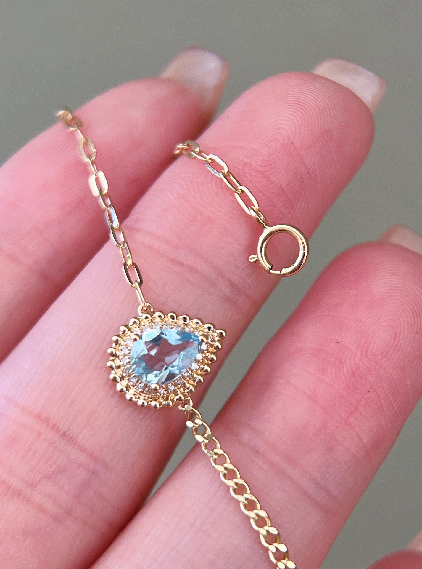 Vintage 18K Solid Gold Natural Aquamarine Diamond Bracelet