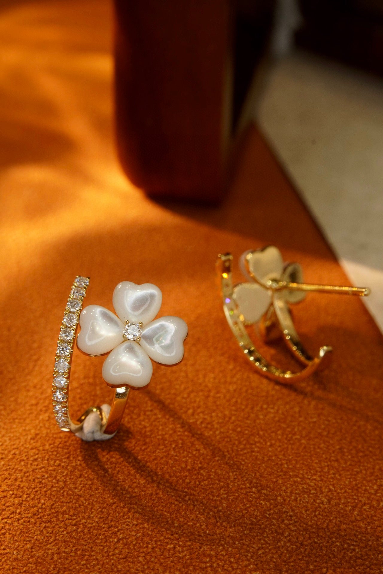 Vintage 18K Solid Gold Four Leaf Clover Diamond Earrings