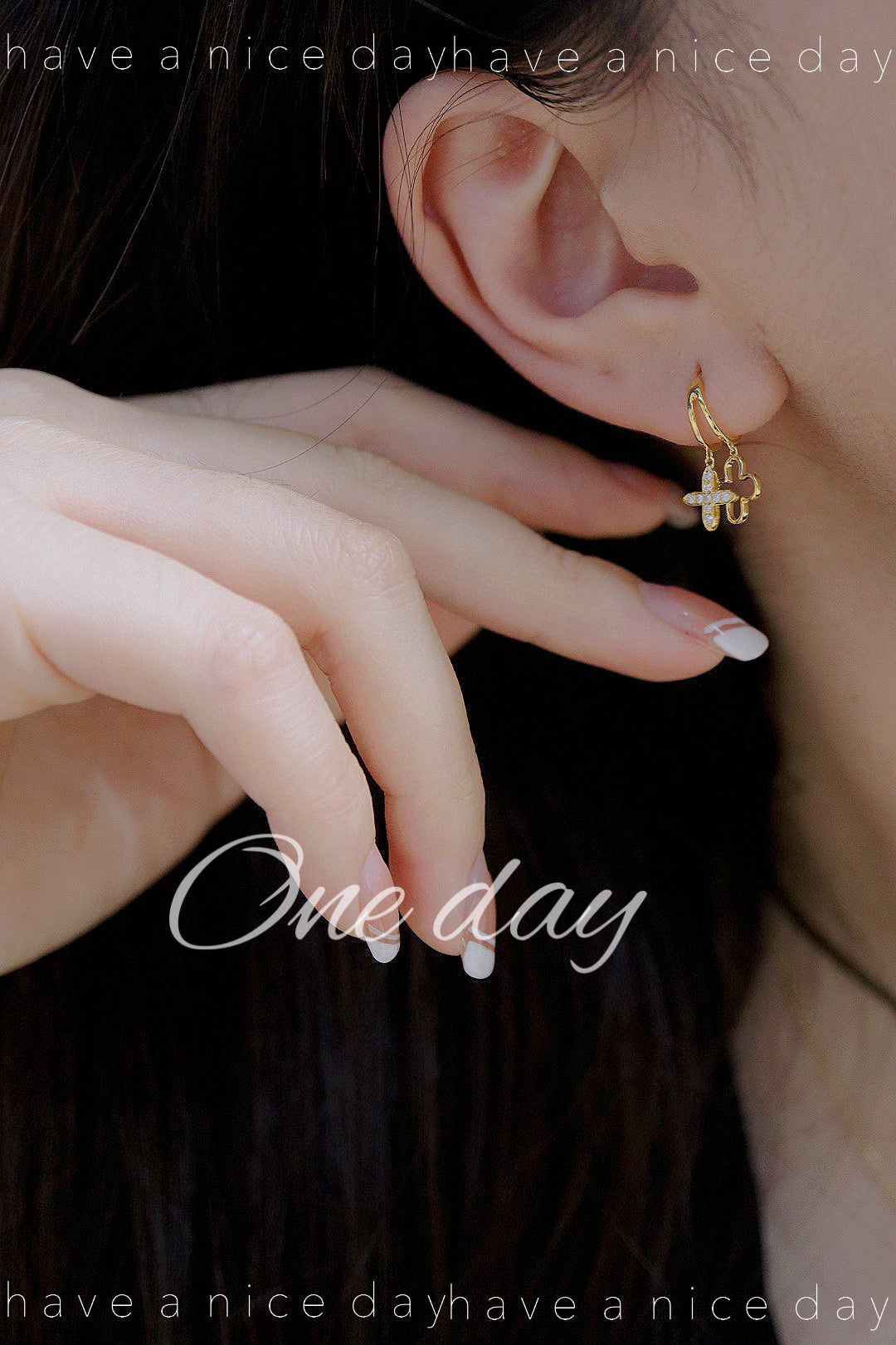Vintage 18K Solid Gold Diamond clover earrings