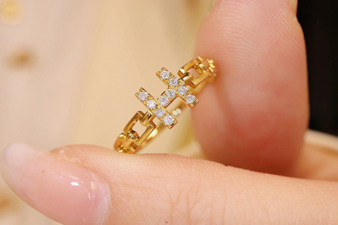 Vintage 18K Solid Gold Diamond H Ring