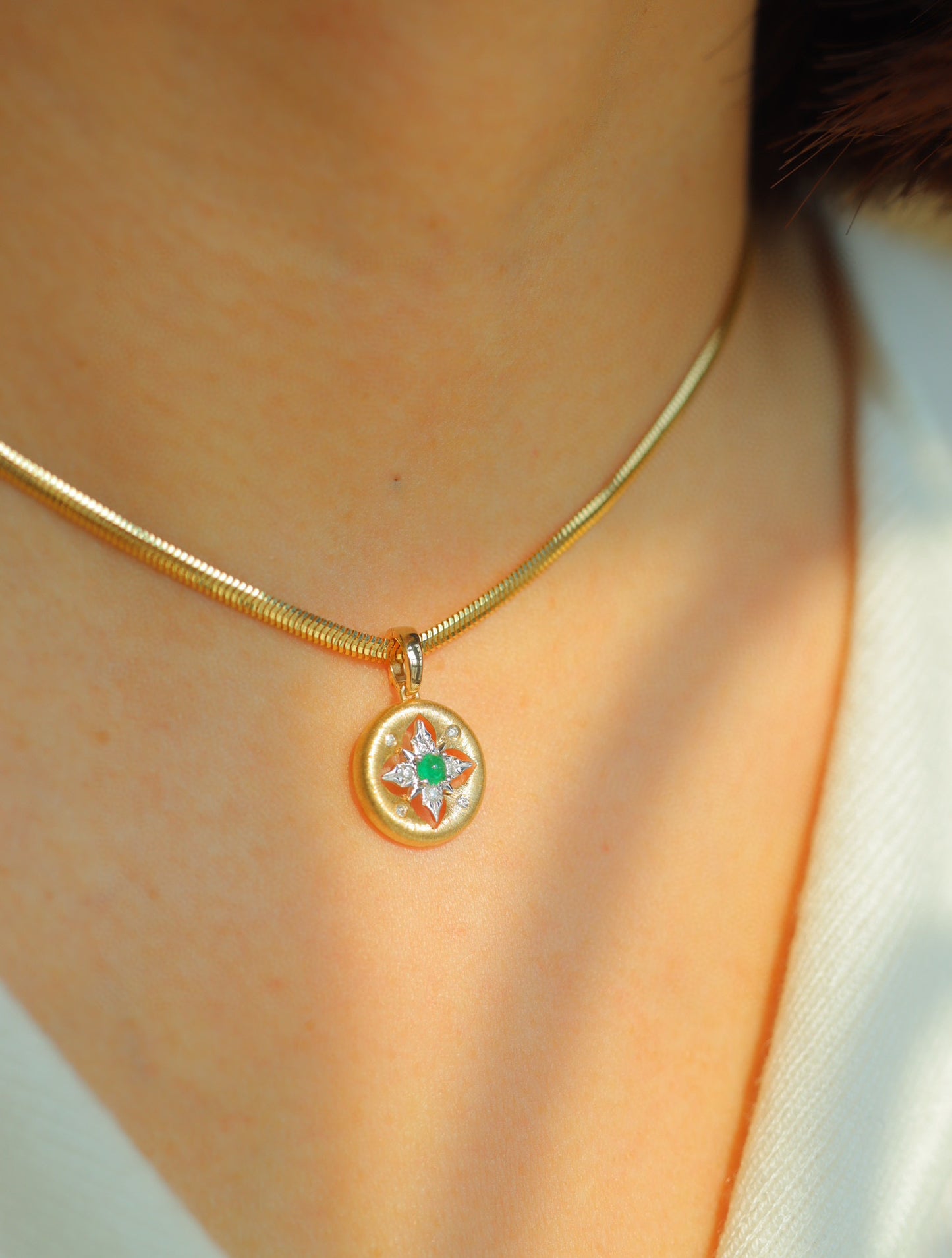 18K Solid Gold Emerald Diamond Clover Pendant Necklace