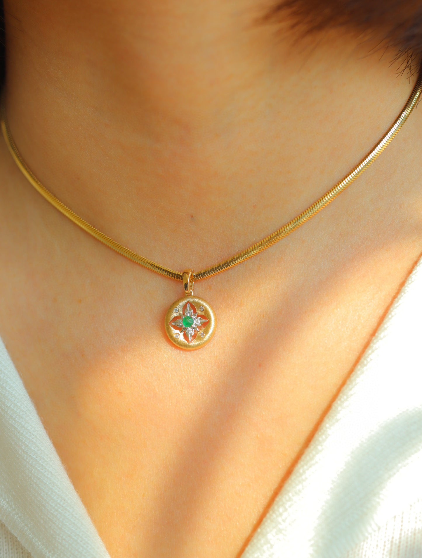 18K Solid Gold Emerald Diamond Clover Pendant Necklace