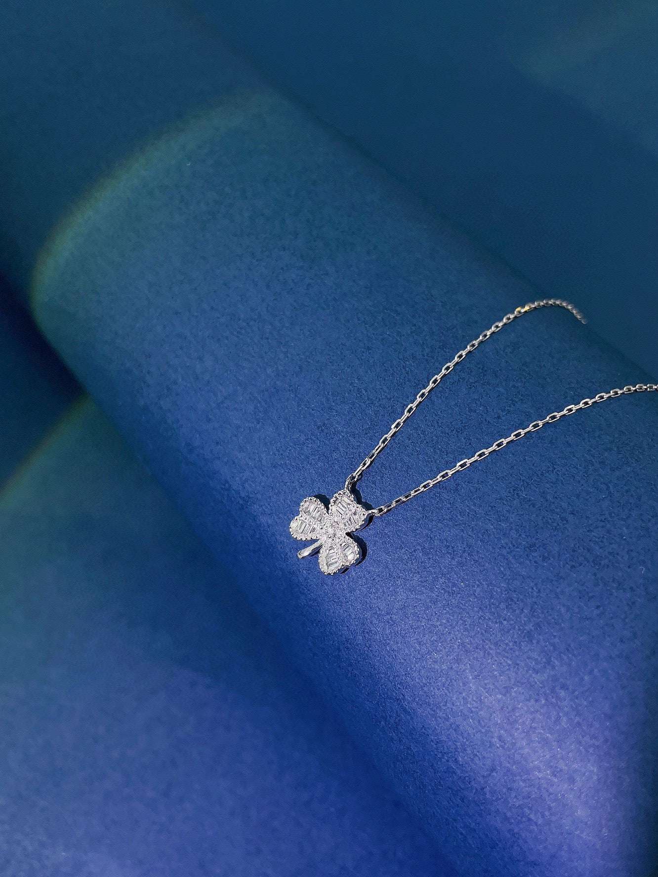 Vintage 18K Solid Gold Full Diamond Three Leaf Clover Pendant Necklace