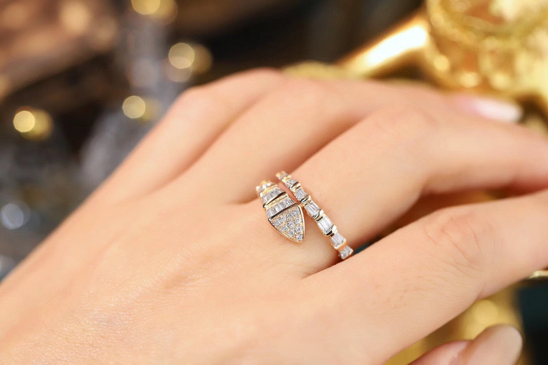 Vintage 18K Solid Gold Diamond Snake Ring
