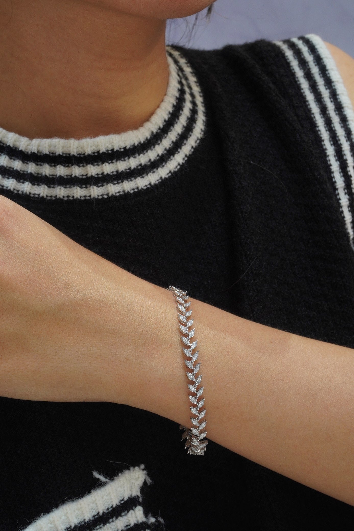 Fancy 18K Solid Gold Full Diamond Leaf Bracelet