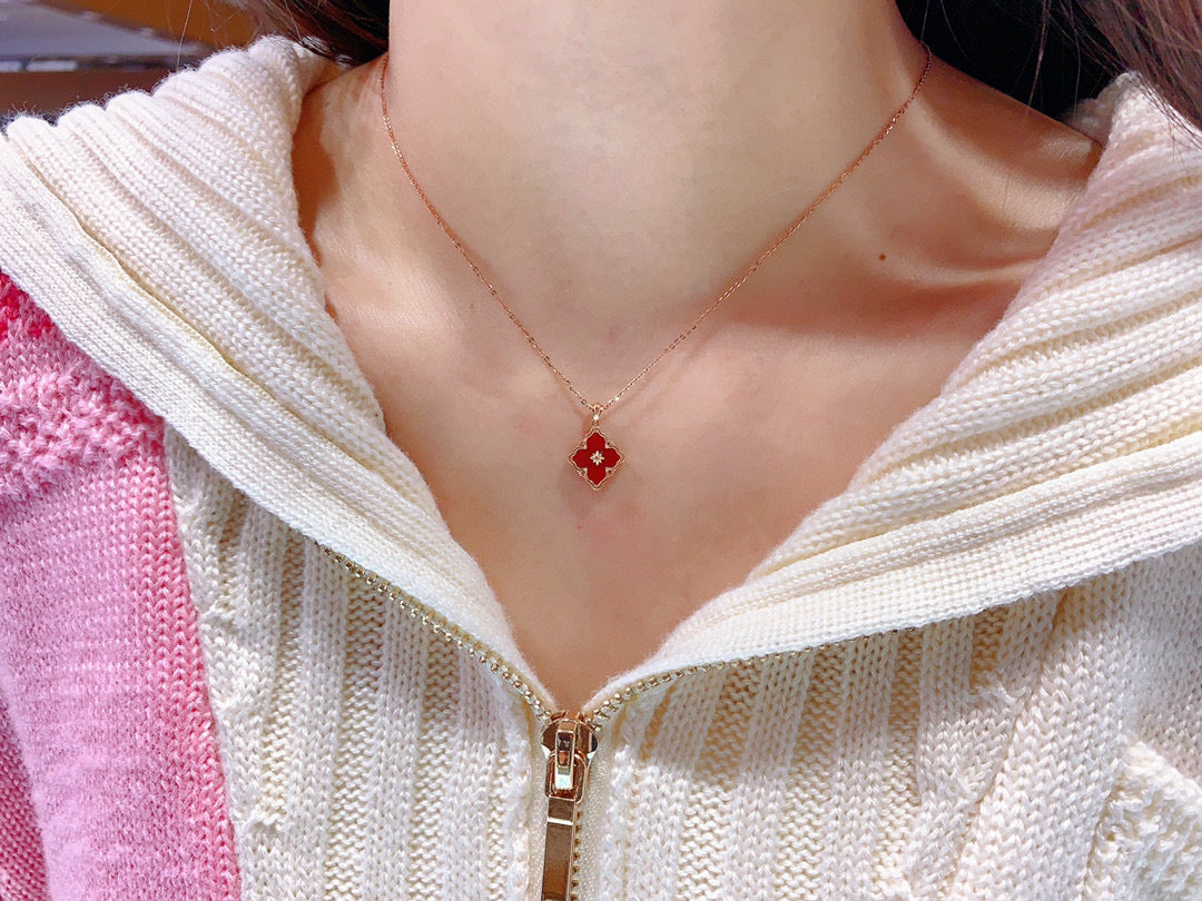 Vintage 18K Solid Gold Four Leaf Flower Pendant Necklace