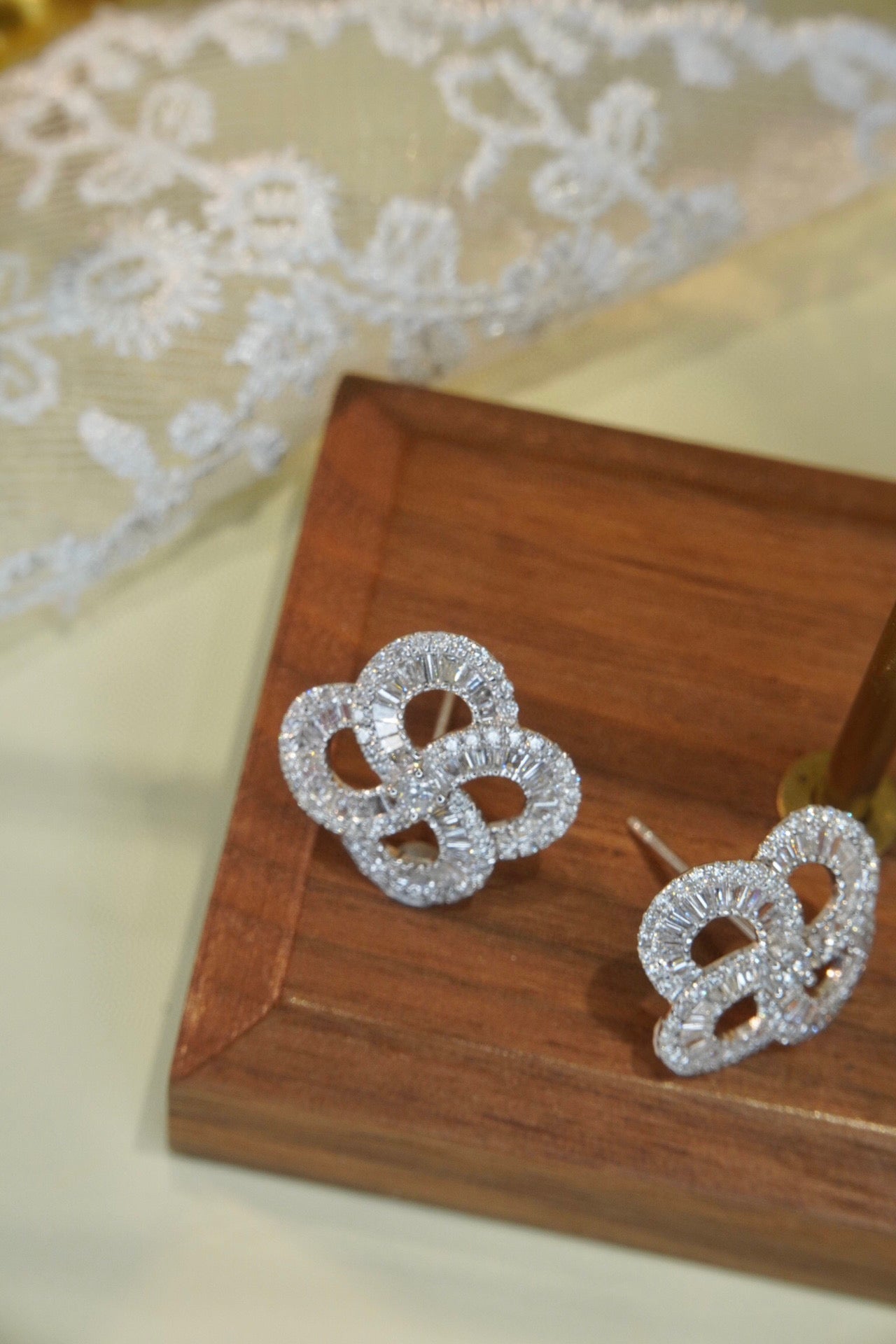 Classic 18K Solid Gold Full Diamond Four Leaf Flower Stud Earrings