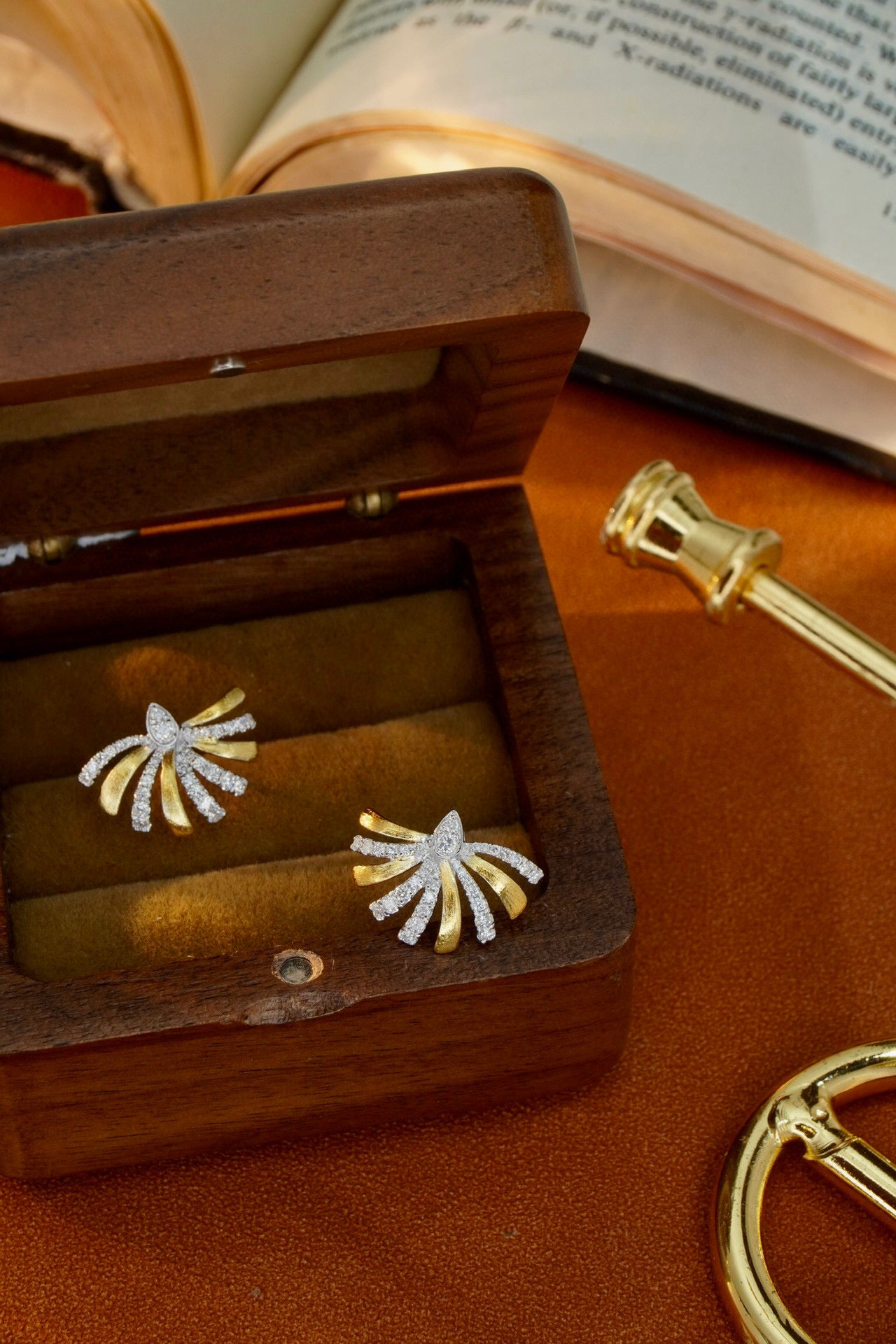 Art Deco 18K Solid Gold Diamond Fireworks Stud earrings