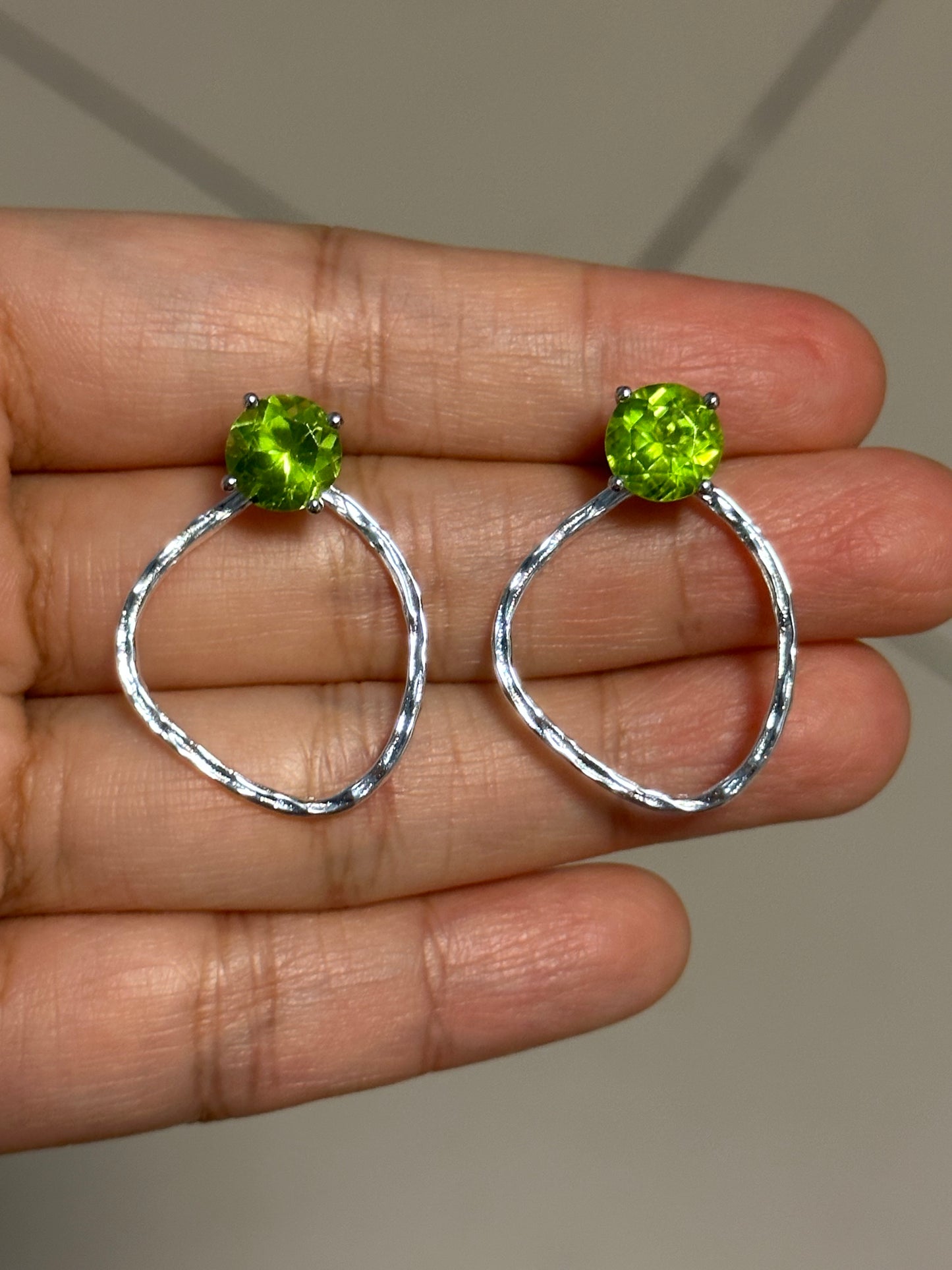 925 Sterling silver peridot Earrings/birthday gift / SPE001