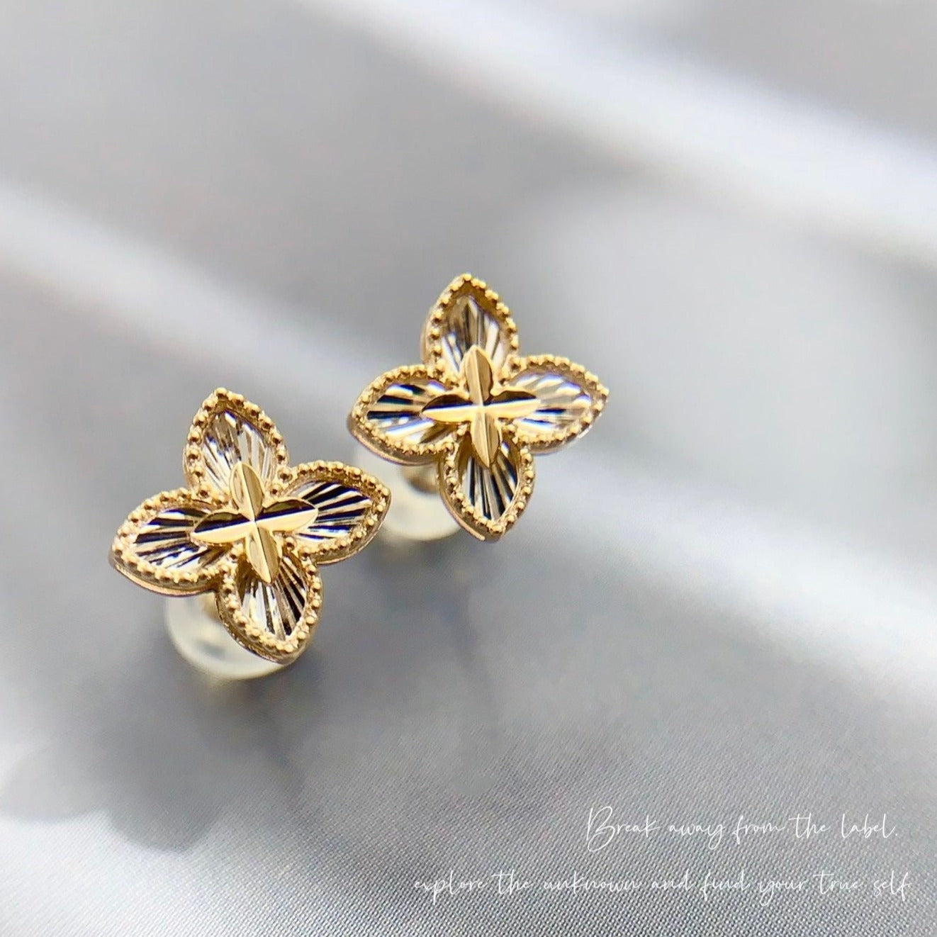 Vintage 18K Solid Gold Lucky Clover Stud Earrings, 18K Solid gold earrings