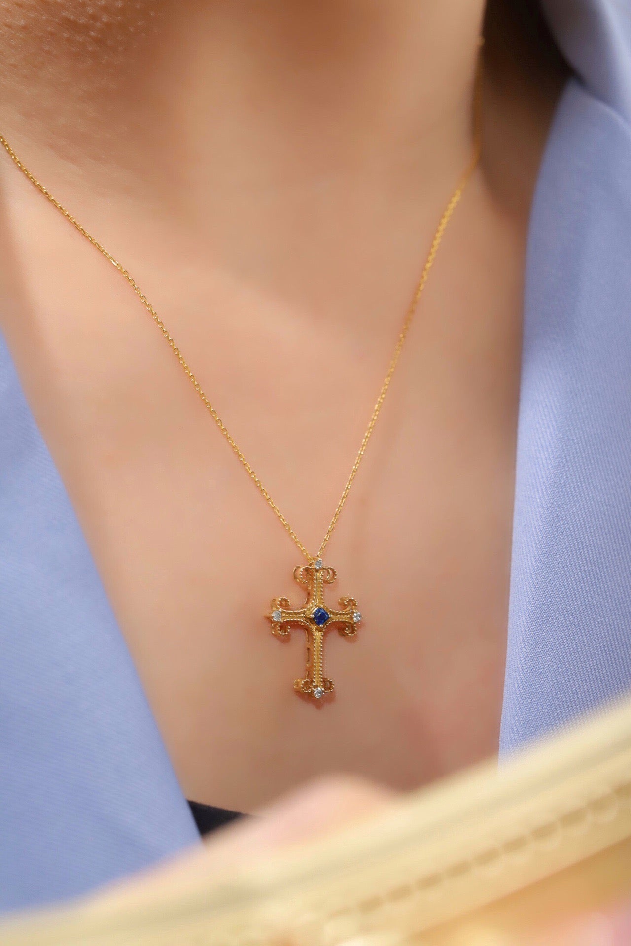 Vintage 18K Solid Gold Genuine Sapphire Cross Pendant Necklace