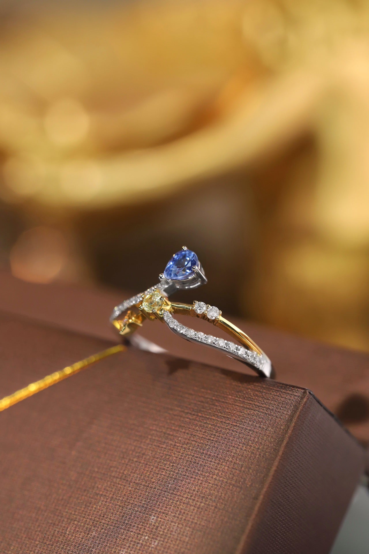 Art Deco 18K Solid Gold Genuine Sapphire Diamond Star Ring