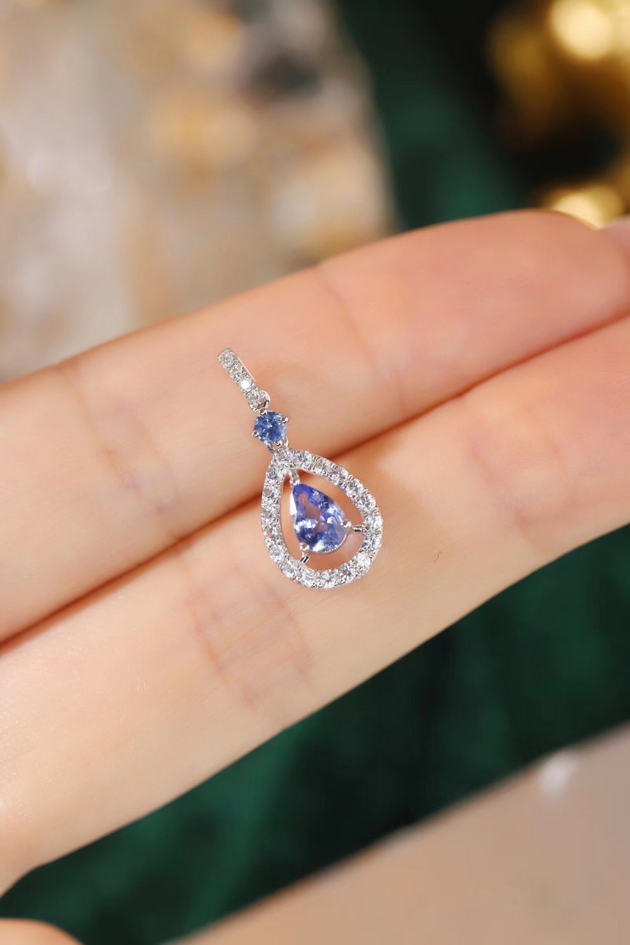 Vintage 18K Solid Gold Genuine Sapphire Pendant