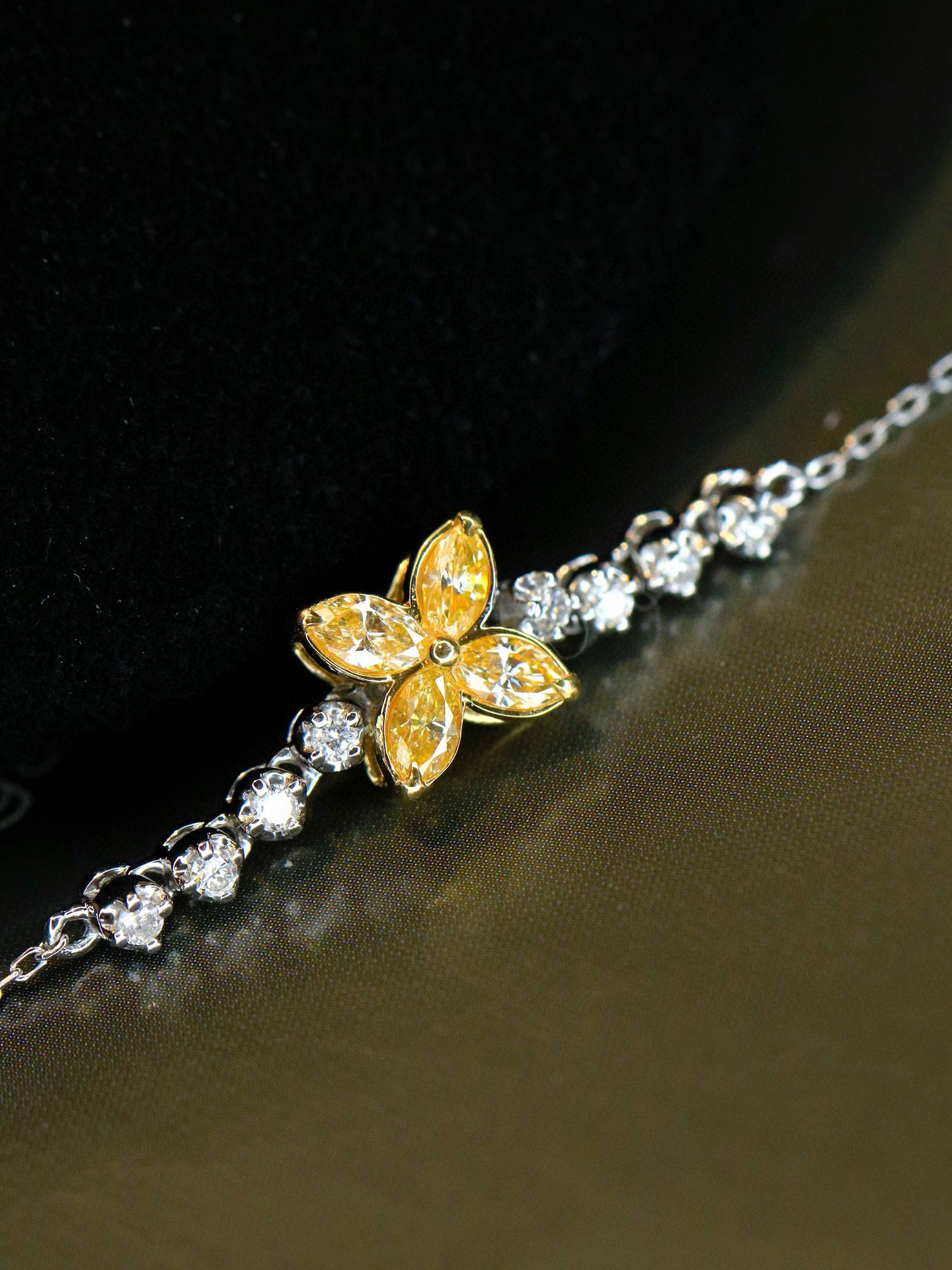 Vintage 18K Solid Gold Yellow Diamond Clover Bracelet, Wedding Bracelet, Gift for her