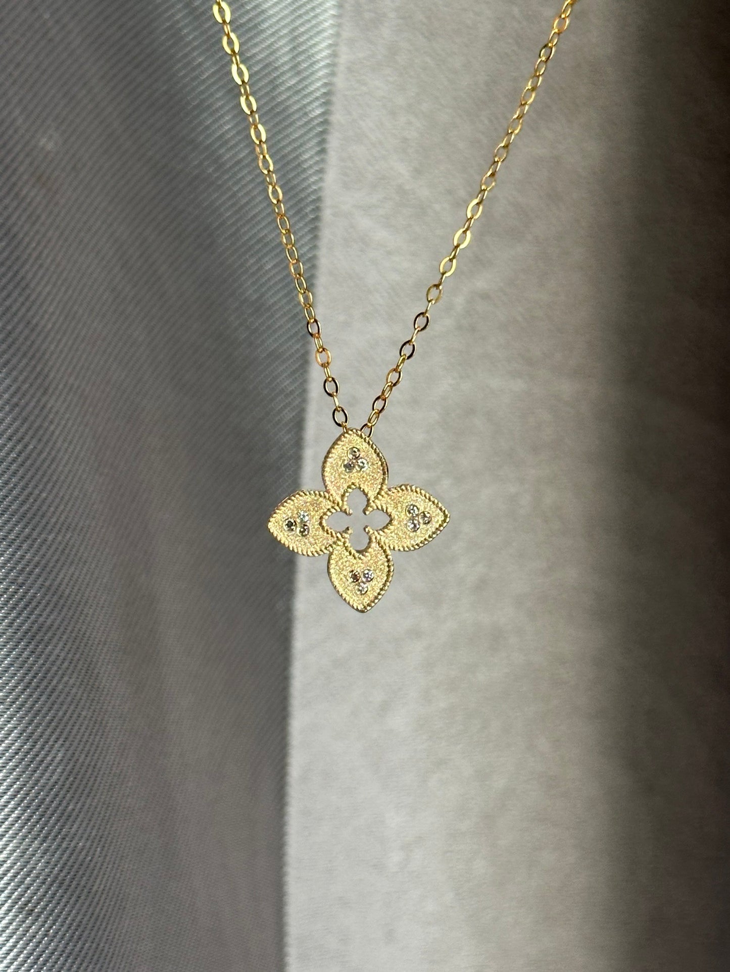 Lucky Four Leaf Flower Diamond Pendant/18K Solid Gold Diamond Clover Pendant/Real Diamond Pendant/Fine Jewelry/Lucky Jewelry/gift for her