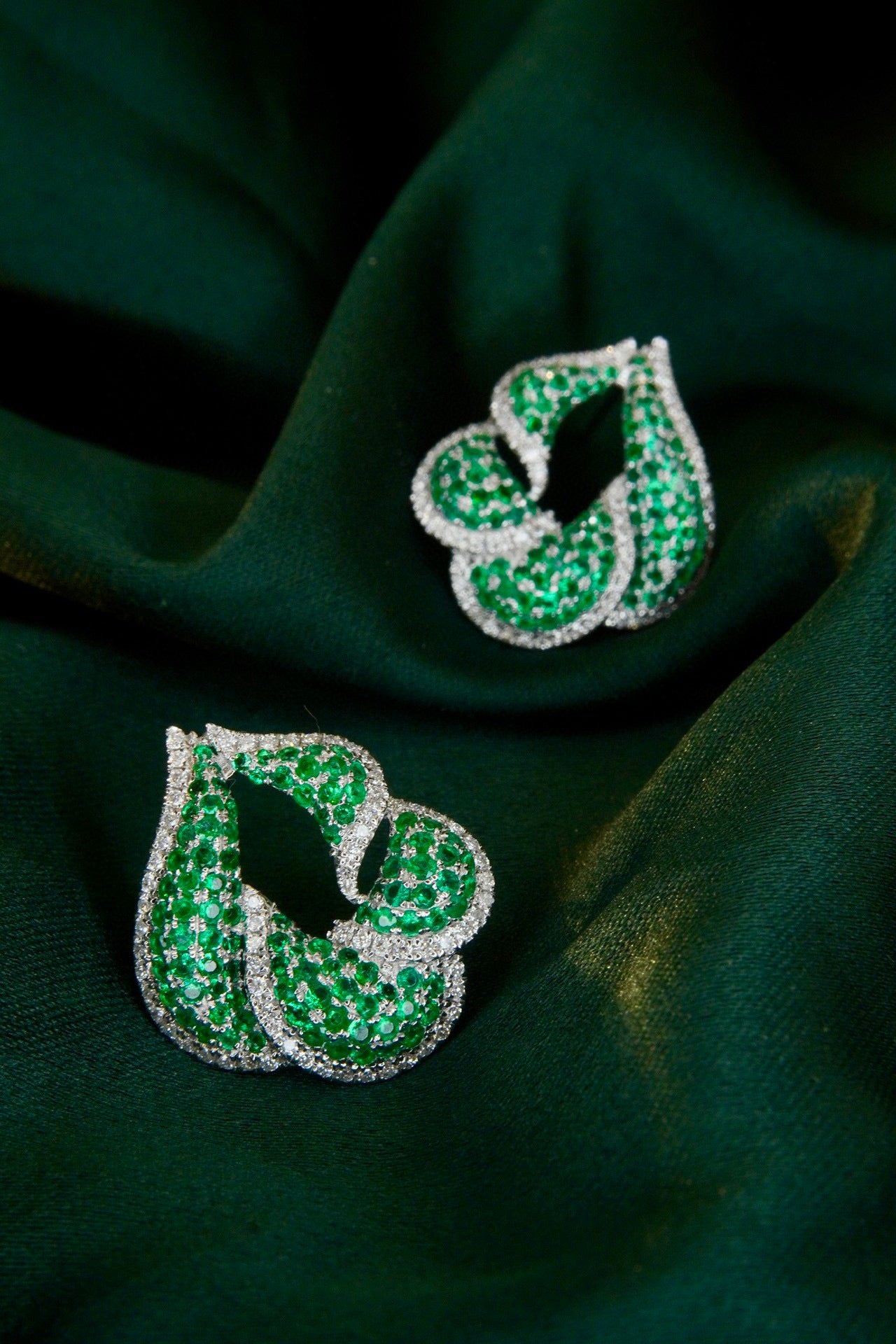 Fancy High Jewelry : 18K Solid Gold Genuine Emerald and Diamond Earrings, Wedding Earrings