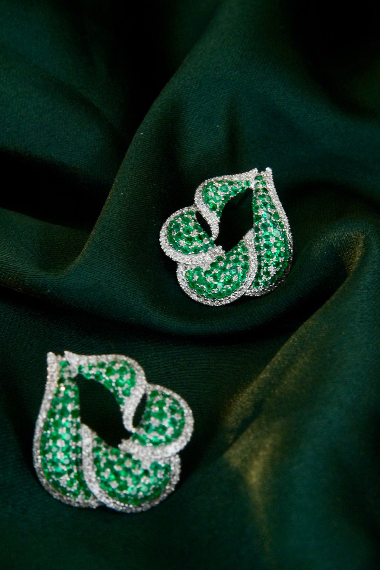 Fancy High Jewelry : 18K Solid Gold Genuine Emerald and Diamond Earrings, Wedding Earrings