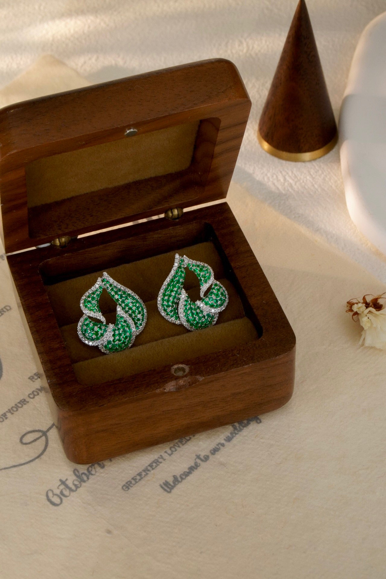 Fancy High Jewelry : 18K Solid Gold Genuine Emerald and Diamond Earrings, Wedding Earrings