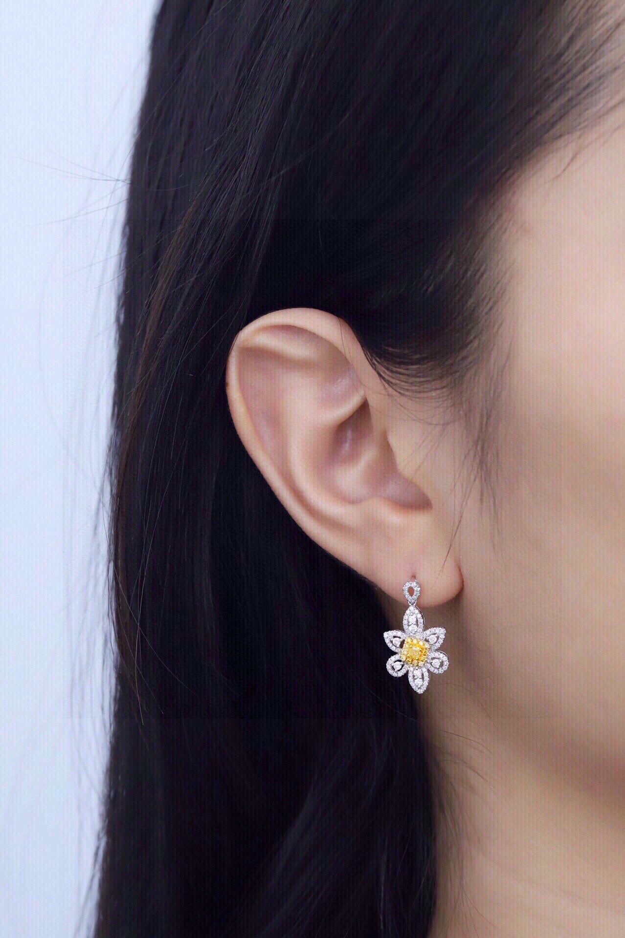 Flower Diamond Earrings, 18K Solid Gold Yellow Gold Flower Stud Earrings, Wedding Earrings