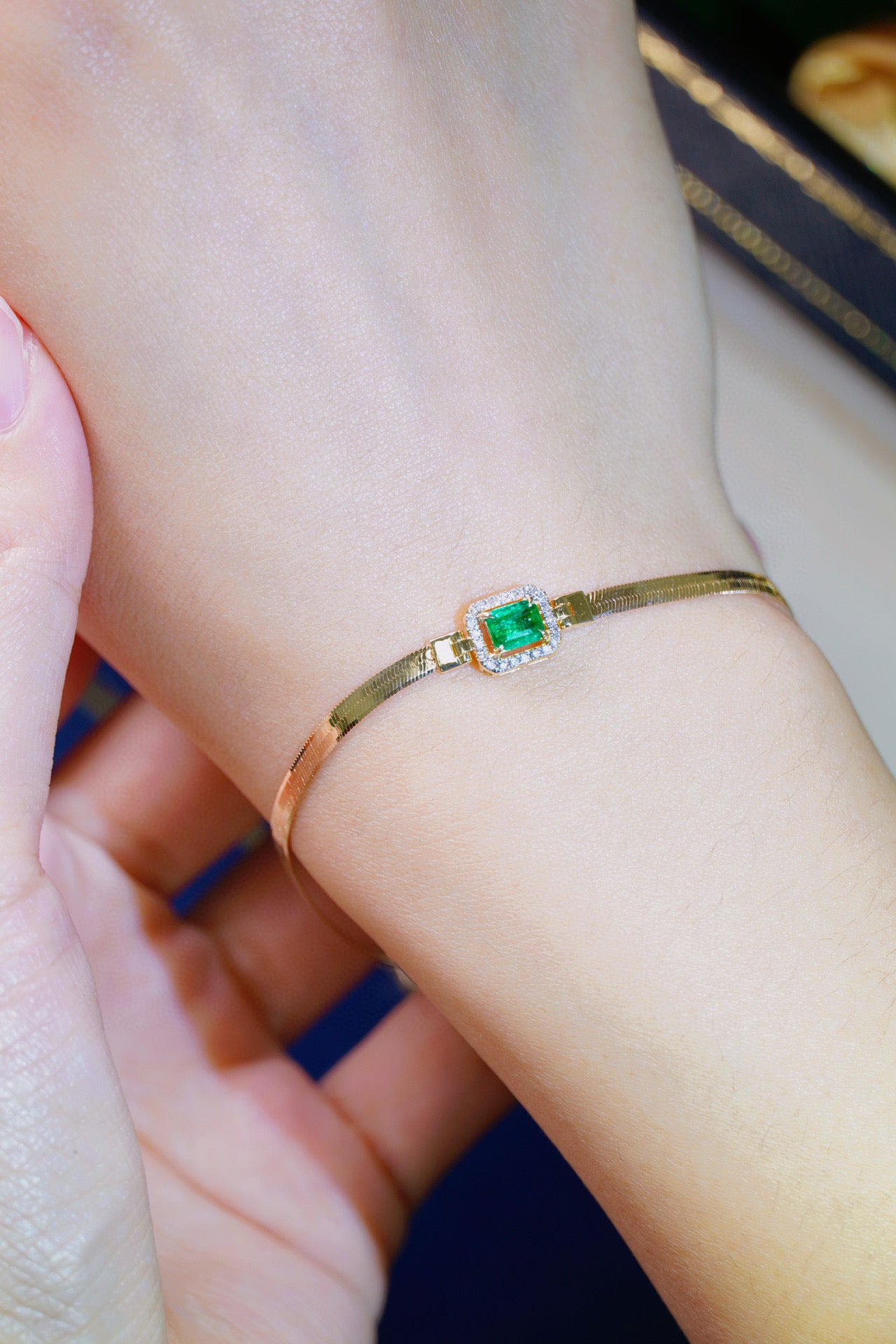 Vintage 18K Solid Gold Emerald Diamond Bracelet