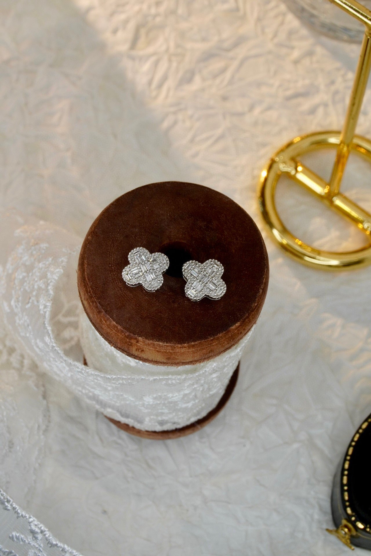 Vintage 18K Solid gold Full Diamond Clover Earrings