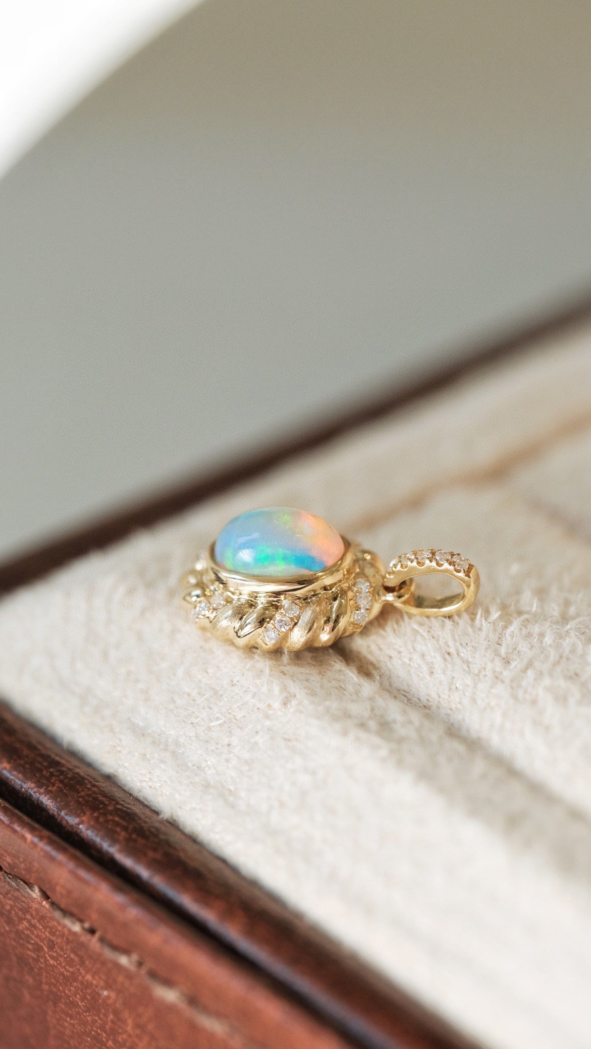 Vintage 18K Solid Gold Opal Diamond Pendant