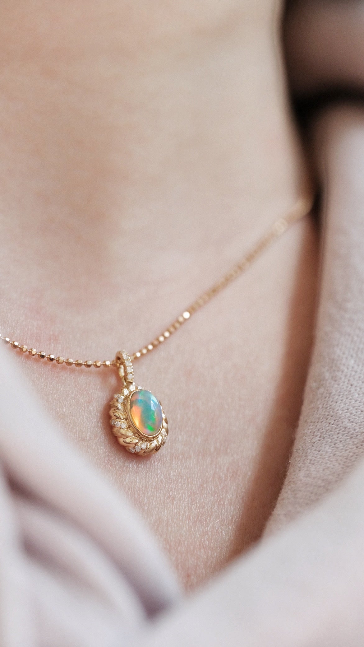 Vintage 18K Solid Gold Opal Diamond Pendant