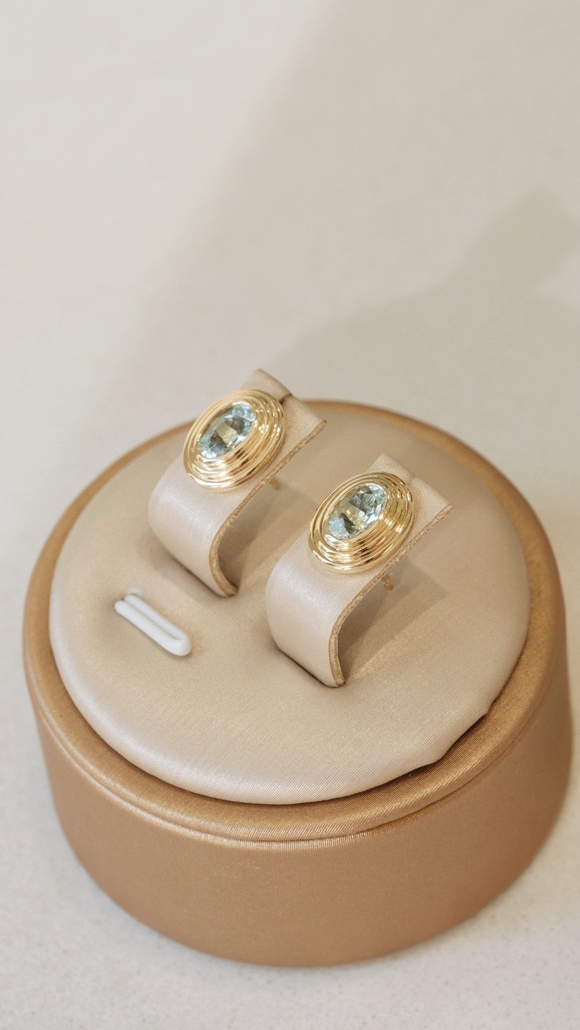 Vintage 18K Solid Gold Aquamarine Stud Earrings