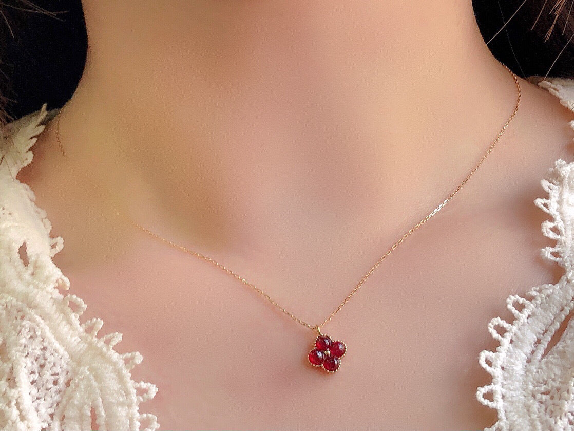 Vintage 18K Solid Gold Genuine Ruby Clover Pendant Necklace