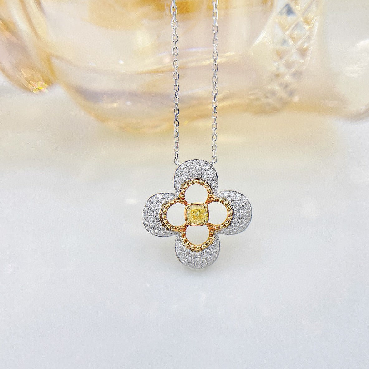 Vintage 18K Solid Gold Yellow Diamond Clover Necklace