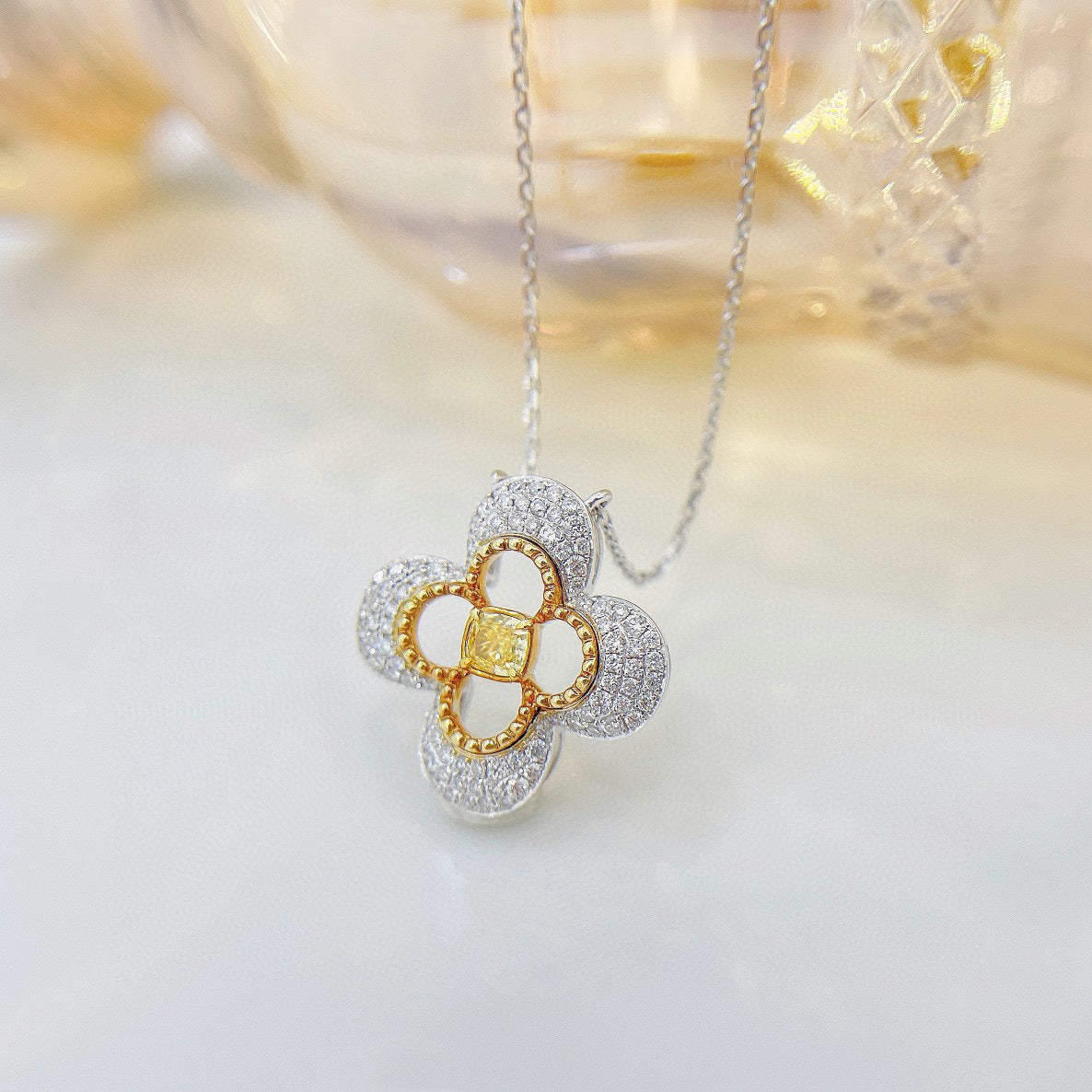 Vintage 18K Solid Gold Yellow Diamond Clover Necklace