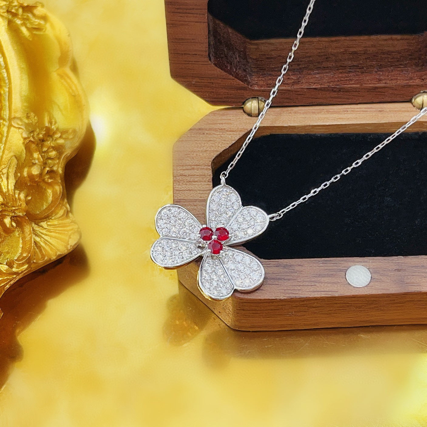 Vintage 18K Solid Gold Ruby Diamond Three leaf Flower Pendant Necklace