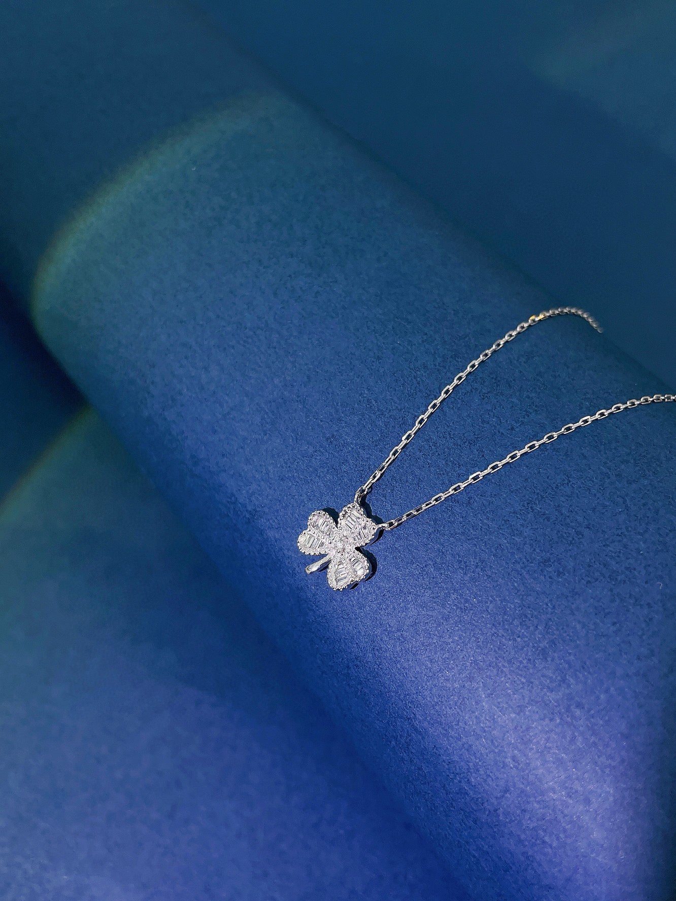 Vintage 18K Solid Gold Full Diamond Three Leaf Clover Pendant Necklace