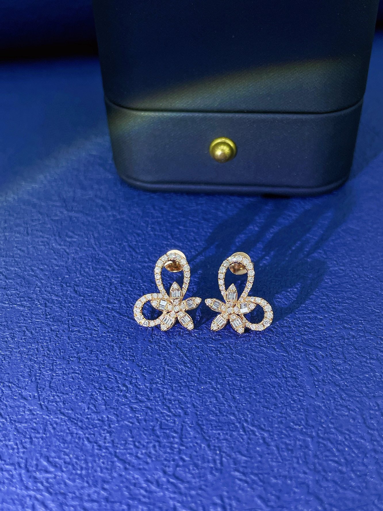 Vintage 18K Solid Gold Flower Diamond Stud Earrings