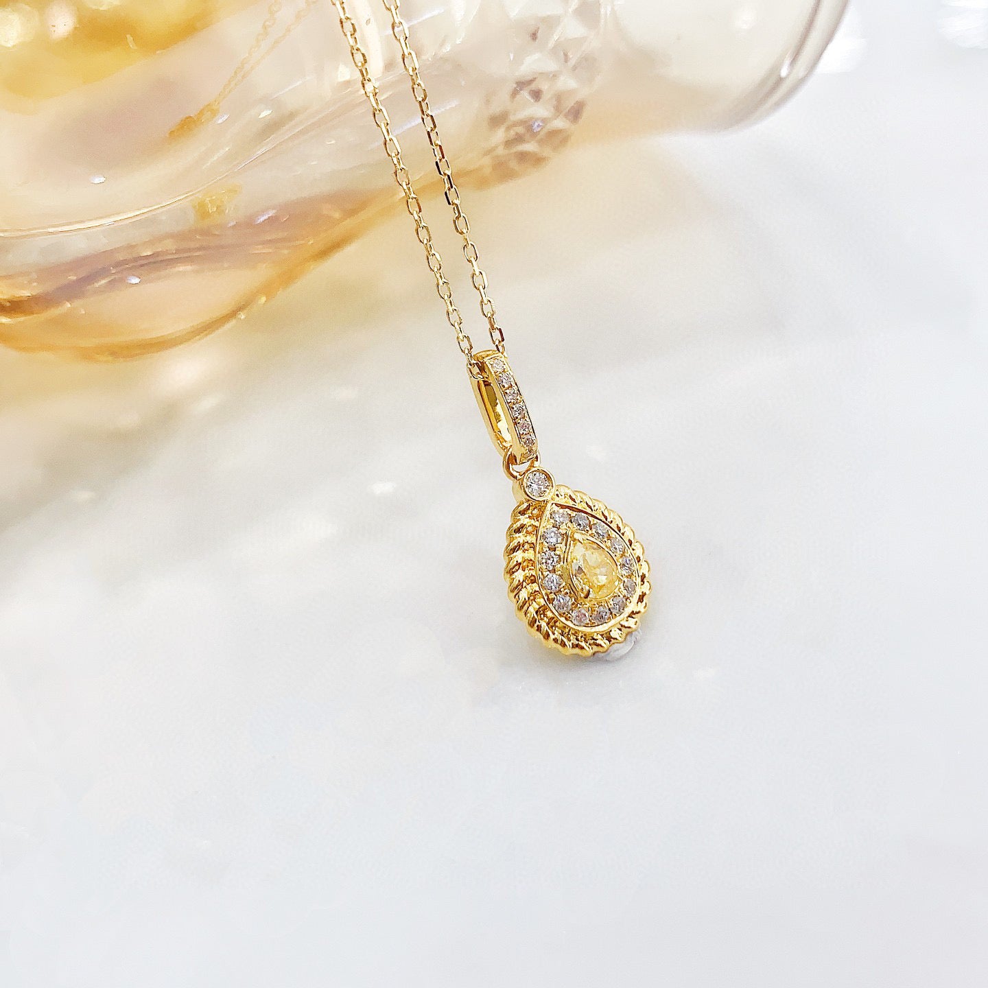 Vintage 18K Solid Gold Yellow Diamond Pendant Necklace