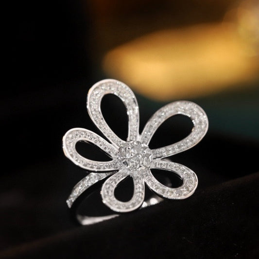 Vintage 18K Solid Gold Diamond Flower Ring