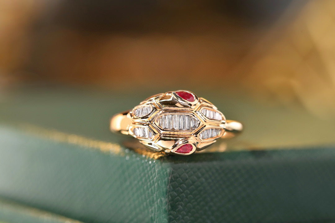 Vintage 18K Solid Gold Ruby Diamond Snake Ring