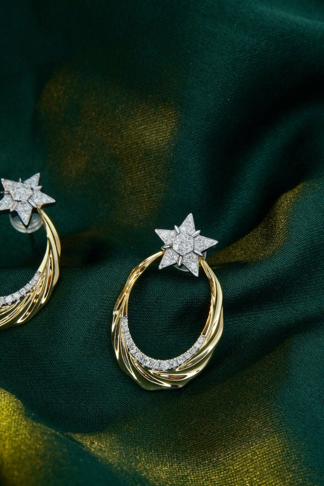 Vintage 18K Solid Gold Diamond Star Earrings