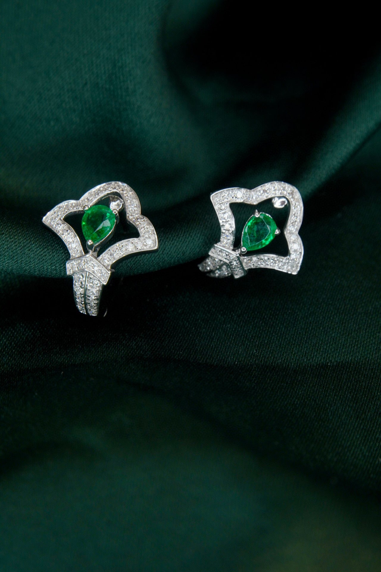 Vintage 18K Solid Gold Genuine Emerald and Diamond Earrings