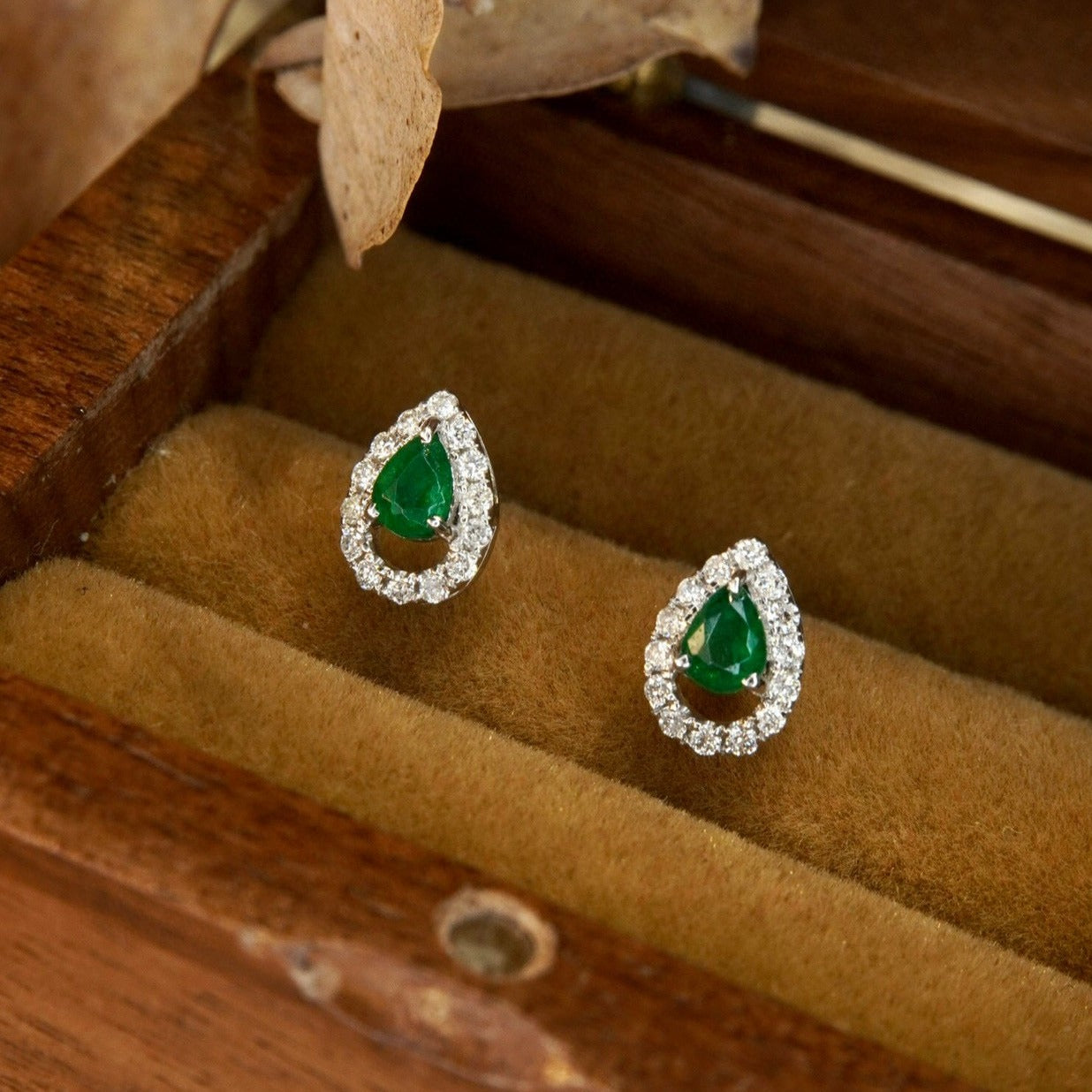 Classic 18K Solid Gold Genuine Emerald Diamond Stud Earrings