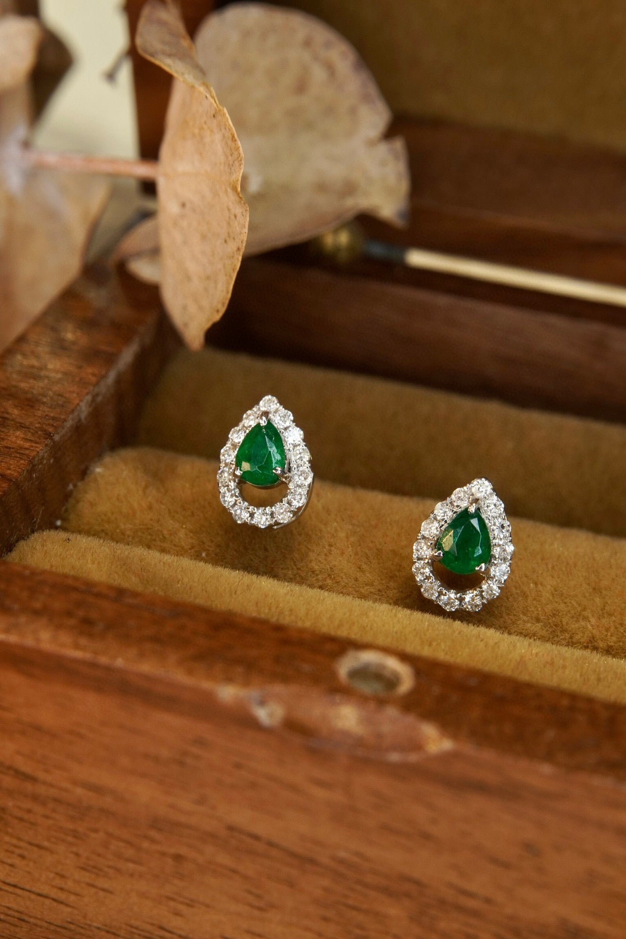 Classic 18K Solid Gold Genuine Emerald Diamond Stud Earrings