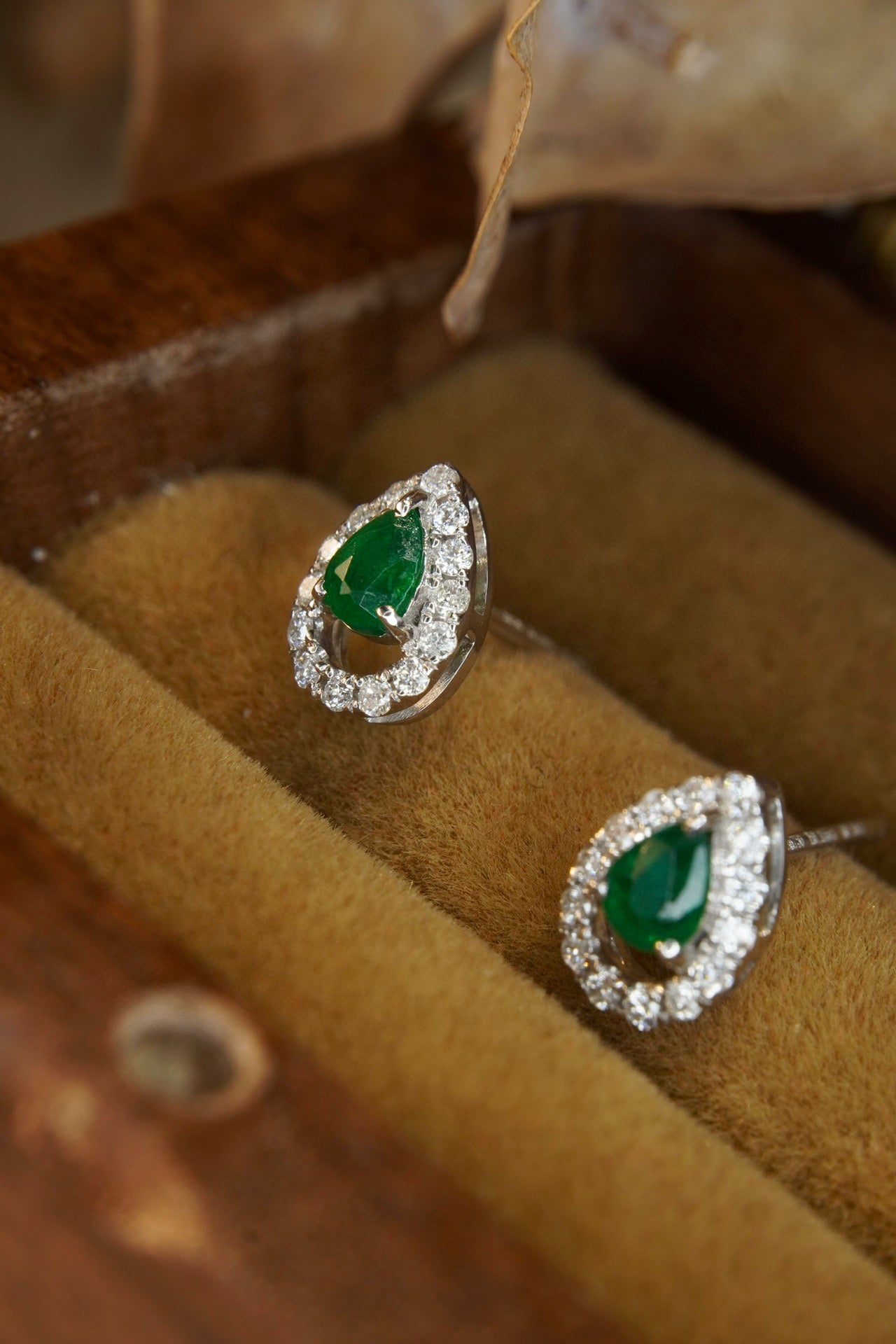 Classic 18K Solid Gold Genuine Emerald Diamond Stud Earrings