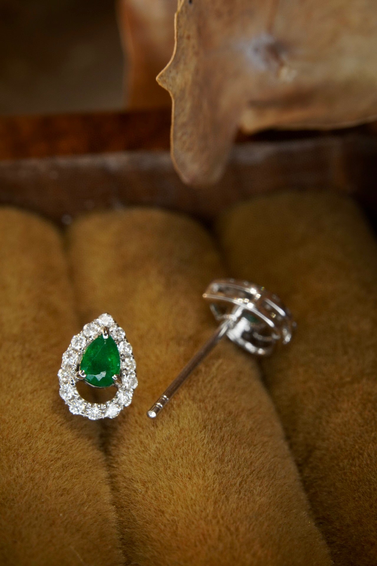 Classic 18K Solid Gold Genuine Emerald Diamond Stud Earrings